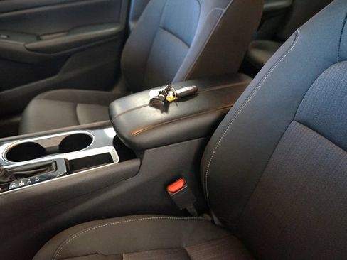 Used 2024 Nissan Altima 2.5 SV FWD image 27