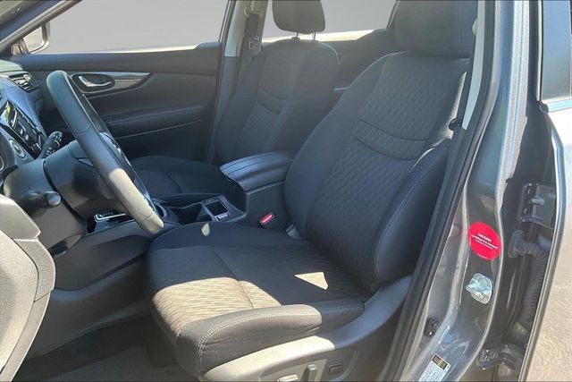 Used 2017 Nissan Rogue SV AWD/4WD image 21