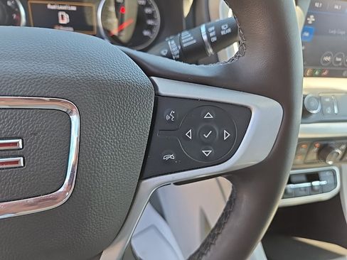 Used 2023 GMC Acadia SLT w/ Preferred Package image 22