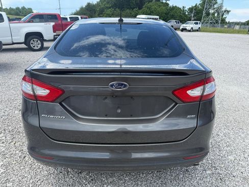 Used 2016 Ford Fusion SE FWD image 4