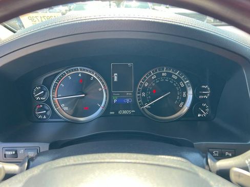 Used 2019 Lexus LX 570 4WD w/ Luxury Package image 20