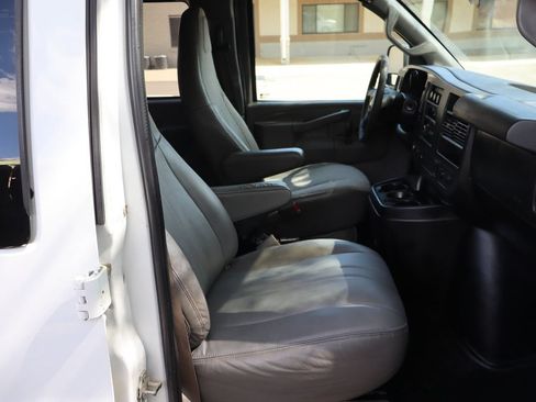 Used 2017 Chevrolet Express 3500 LT RWD image 22