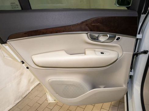 Used 2019 Volvo XC90 T6 Momentum w/ Protection Package Premier image 11