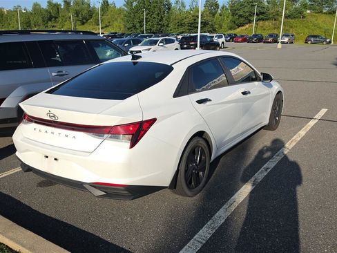 Used 2022 Hyundai Elantra SEL FWD image 6