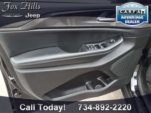 Used 2023 Jeep Grand Cherokee Laredo w/ Luxury Tech Group I AWD/4WD image 14
