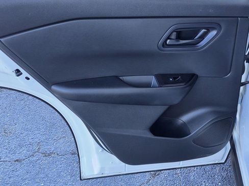 Used 2024 Nissan Rogue S image 32