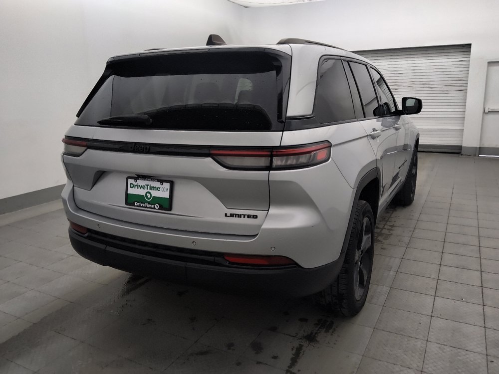 Used 2023 Jeep Grand Cherokee Limited w/ Black Appearance Package RWD image 9
