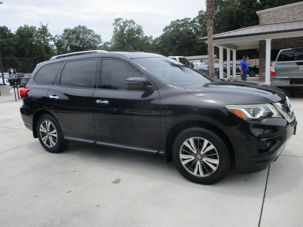 Used 2017 Nissan Pathfinder SV FWD image 24