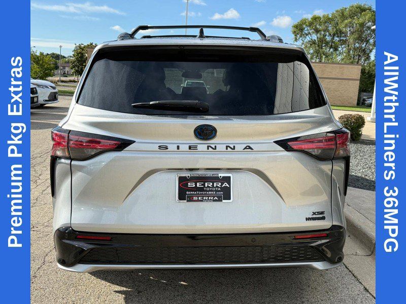 Used 2024 Toyota Sienna XSE w/ XSE Premium Package FWD image 3