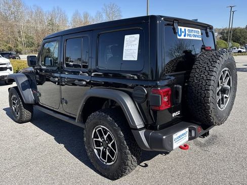 Used 2025 Jeep Wrangler Unlimited Rubicon w/ Technology Group image 5