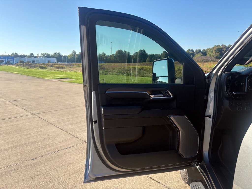 Used 2024 Chevrolet Silverado 3500 High Country w/ High Country Premium Package AWD/4WD image 10