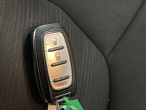 Used 2018 Chrysler Pacifica L FWD image 22