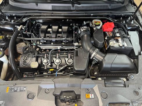 Used 2015 Ford Taurus Limited w/ Equipment Group 301A AWD/4WD image 33