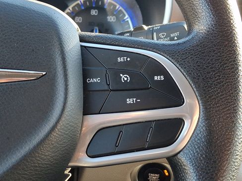 Used 2021 Chrysler Voyager Lxi image 21