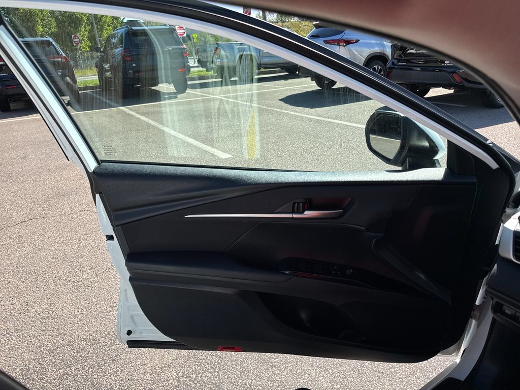 Used 2025 Toyota Camry LE FWD image 33