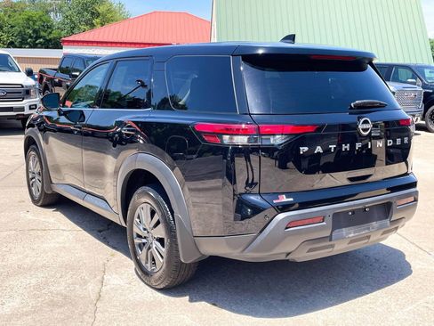 Used 2024 Nissan Pathfinder S FWD image 5
