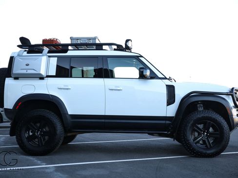 Used 2021 Land Rover Defender 110 SE image 24