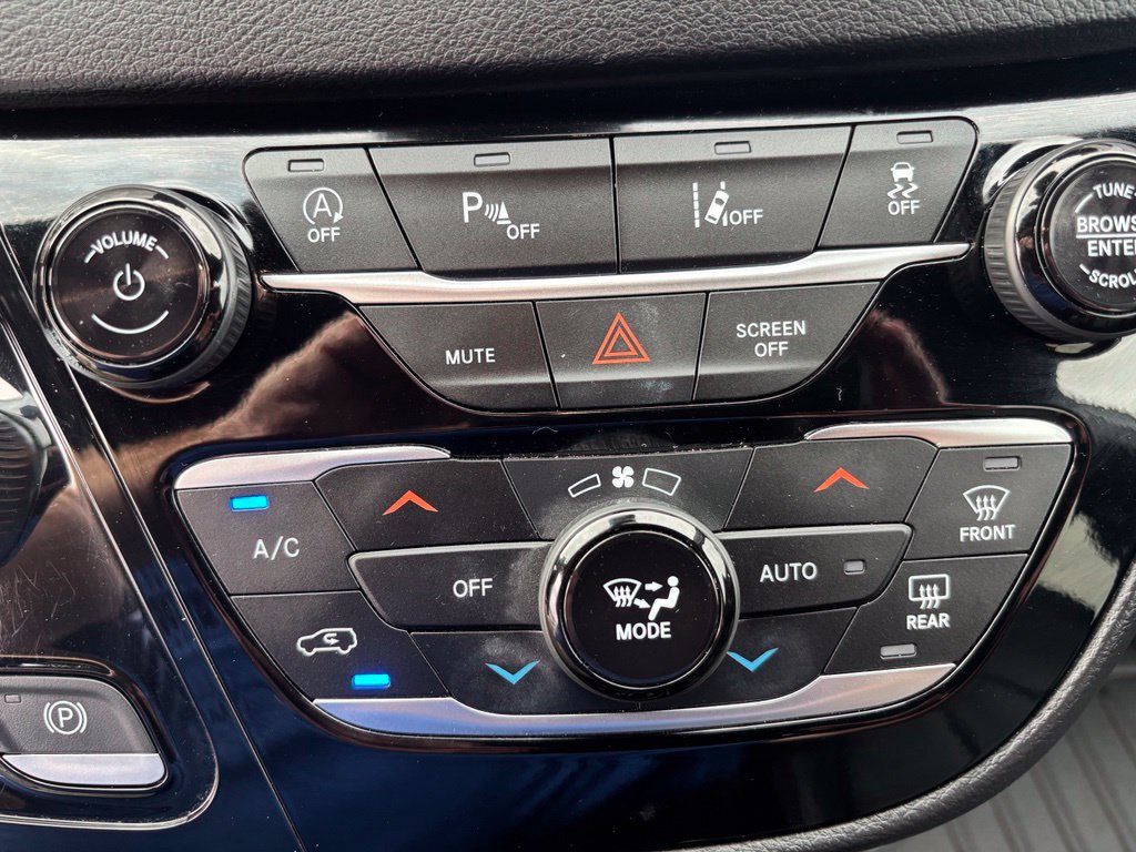 Used 2025 Chrysler Pacifica Select FWD image 42