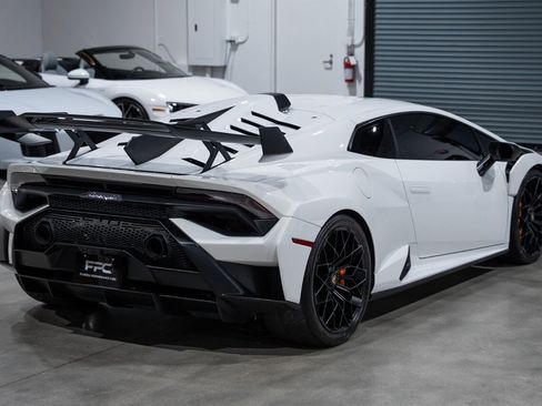 Used 2022 Lamborghini Huracan STO RWD image 6
