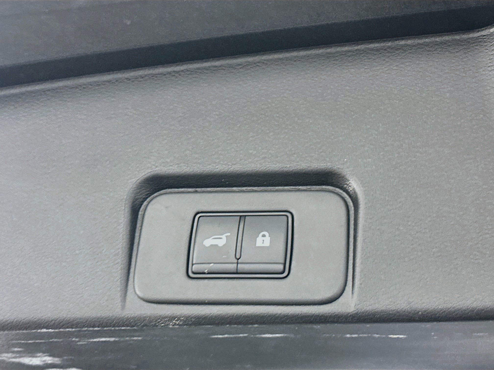 Used 2025 Nissan Rogue SV AWD/4WD image 30