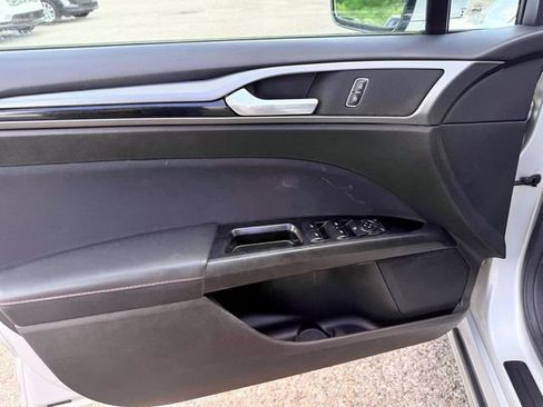 Used 2016 Ford Fusion SE AWD/4WD image 15