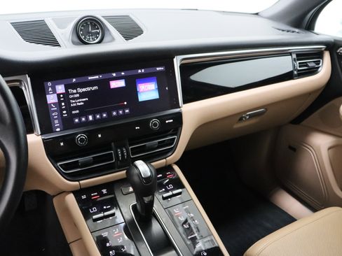 Used 2023 Porsche Macan S image 17