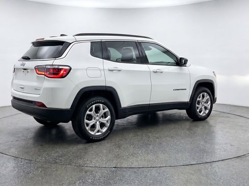 Used 2025 Jeep Compass Latitude AWD/4WD image 9