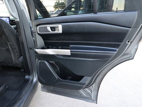 Used 2023 Ford Explorer XLT image 29