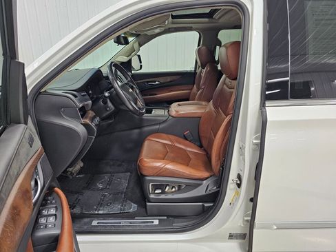 Used 2019 Cadillac Escalade Luxury AWD/4WD image 11