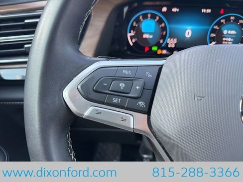 Used 2025 Volkswagen Atlas SE AWD/4WD image 15