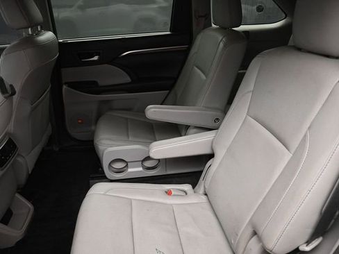Used 2016 Toyota Highlander Limited Platinum image 17