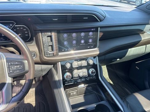 Used 2021 GMC Yukon XL Denali w/ Denali Premium Package AWD/4WD image 11