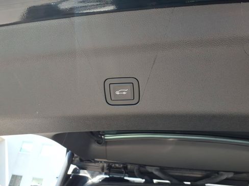 Certified 2026 Cadillac Escalade Platinum Luxury w/ LPO, Floor Liner Package AWD/4WD image 15