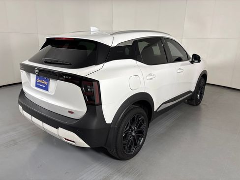 Certified 2025 Nissan Kicks SR FWD image 8