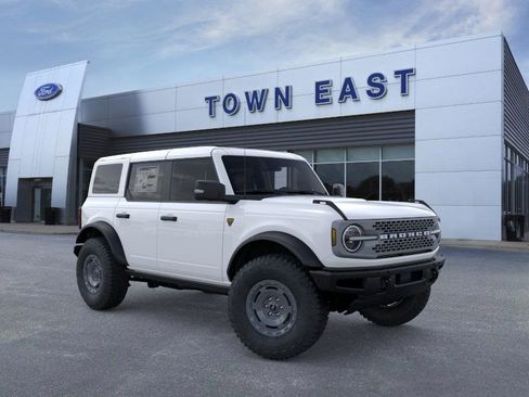 New 2025 Ford Bronco Badlands image 7