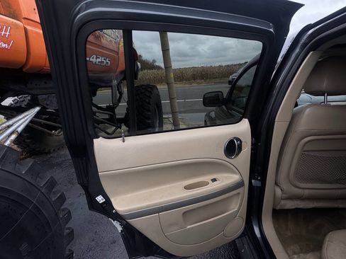 Used 2010 Chevrolet HHR LT image 11