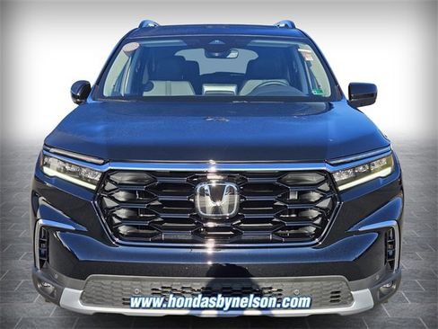 New 2025 Honda Pilot Touring image 2