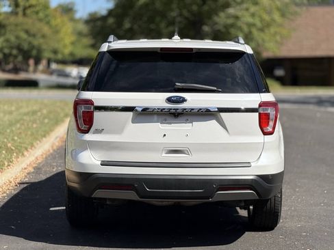 Used 2019 Ford Explorer XLT w/ Equipment Group 202A FWD image 4