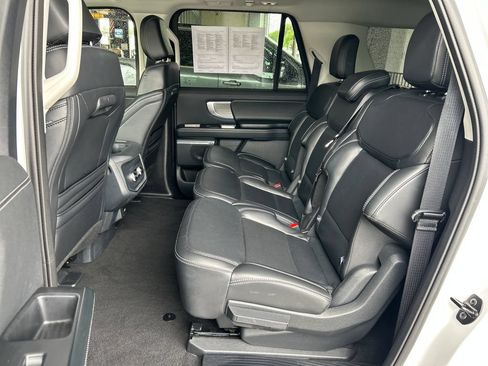 Used 2025 Ford Expedition Max Platinum AWD/4WD image 26