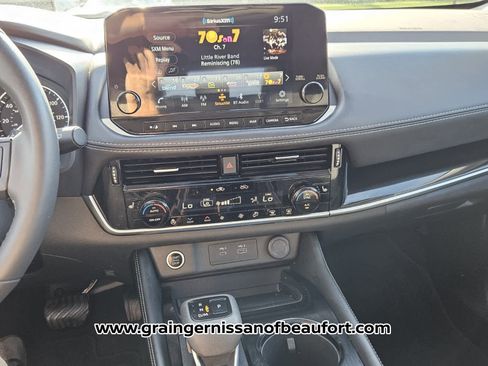 Used 2023 Nissan Rogue SL w/ SL Premium Package image 8