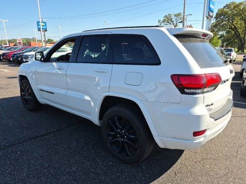 Used 2018 Jeep Grand Cherokee Altitude image 9