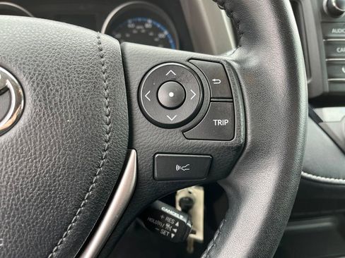 Used 2018 Toyota RAV4 XLE AWD/4WD image 11