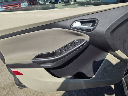 Used 2014 Ford Focus SE image 9