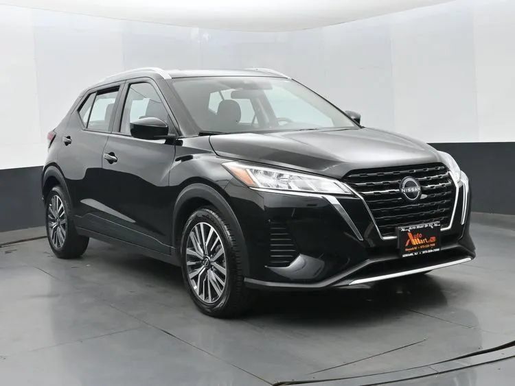 Used 2024 Nissan Kicks SV FWD image 2