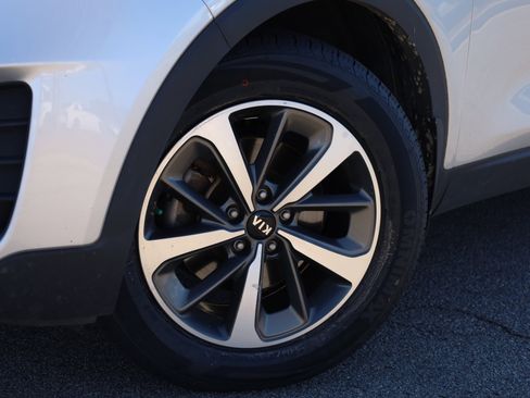 Used 2020 Kia Sorento LX image 15