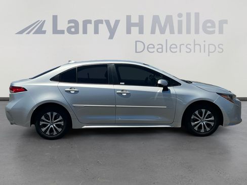 Used 2022 Toyota Corolla LE w/ Carpet Mat Package (TMS) FWD image 6
