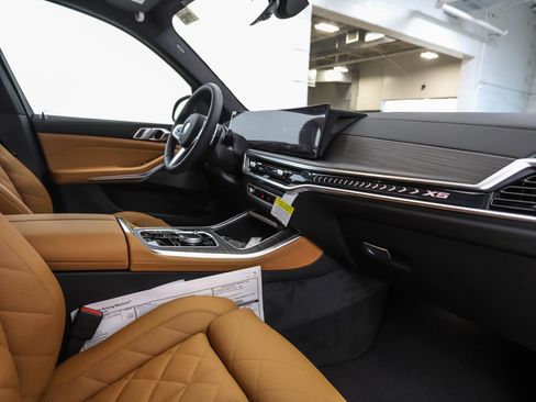 New 2026 BMW X5 xDrive40i w/ M Sport Package image 28