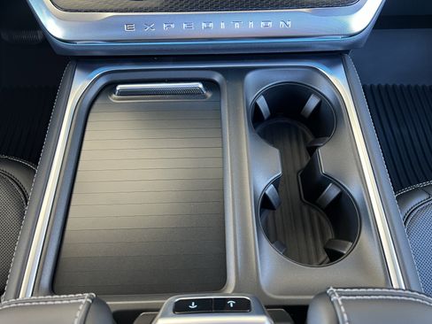 New 2025 Ford Expedition Platinum w/ Stealth Appearance Package image 36