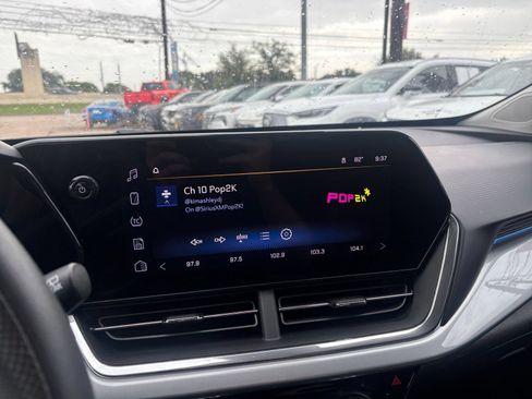 Used 2025 Chevrolet Trax LT FWD image 19