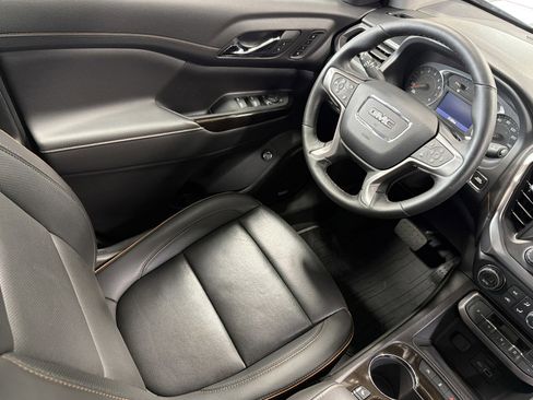 Used 2023 GMC Acadia AT4 w/ Preferred Package image 9